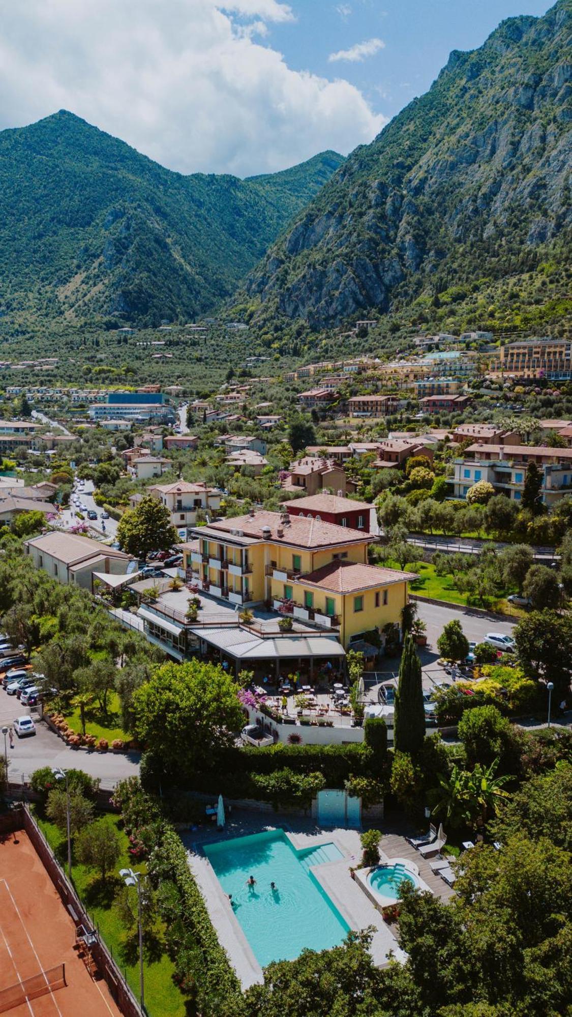 Hotel Limone 3*